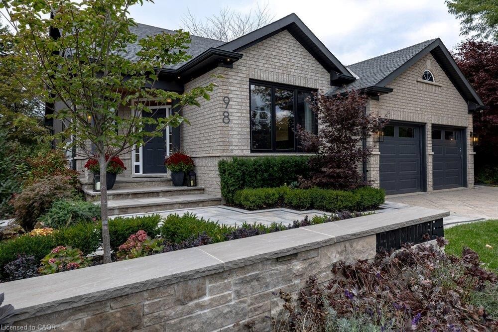 Property Photo:  98 Moore Crescent  ON L9G 4Z6 