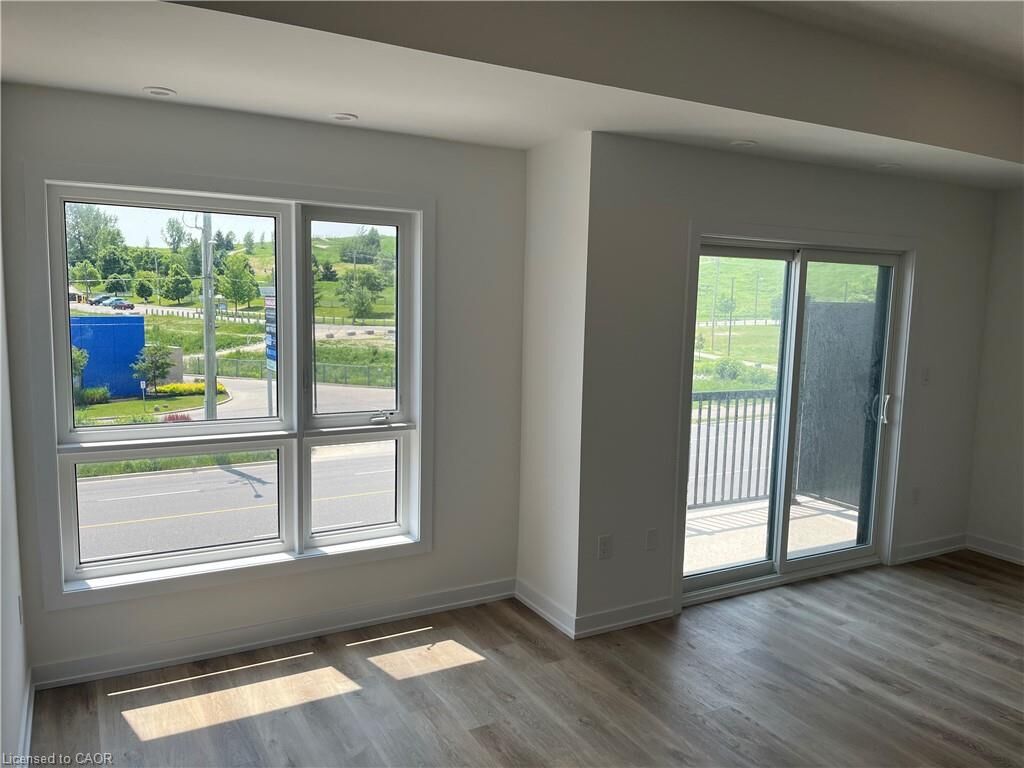 Property Photo:  40 Palace Street J5  ON N2E 0L2 