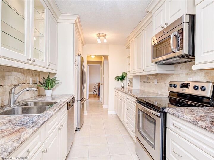 Property Photo:  2055 Upper Middle Road 302  ON L7P 3P4 