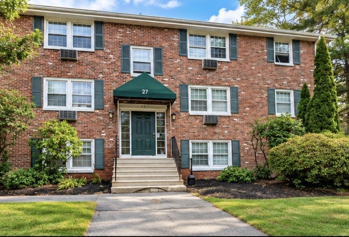 Property Photo:  27 Ridgewood Lane 14  MA 01440 