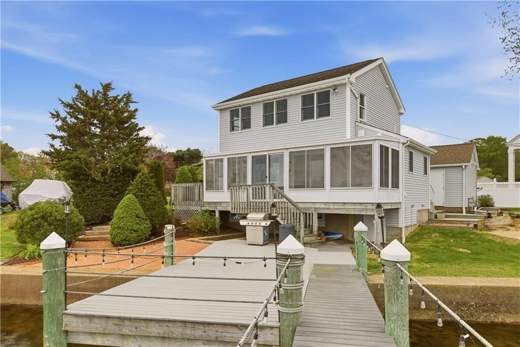 Property Photo: 507 County Rd RI 02806