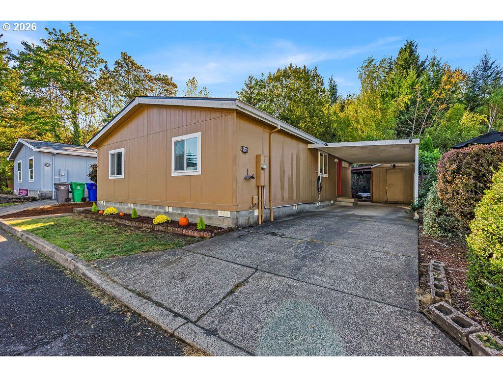 Property Photo:  5200 SE 132nd Ave 15  OR 97236 