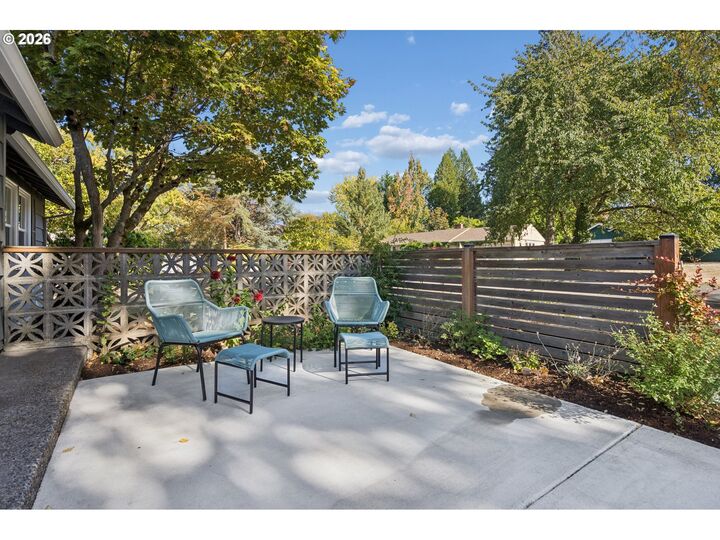 Property Photo:  11905 SW Douglas St  OR 97225 