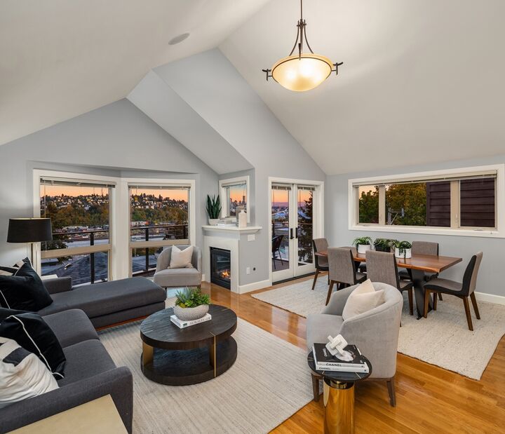 Property Photo:  1958  Thorndyke Avenue W  WA 98199 