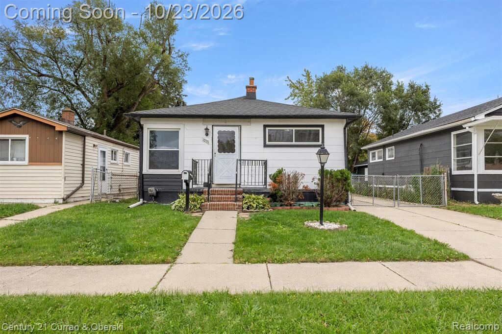 Property Photo:  1273 Grant Avenue  MI 48146 