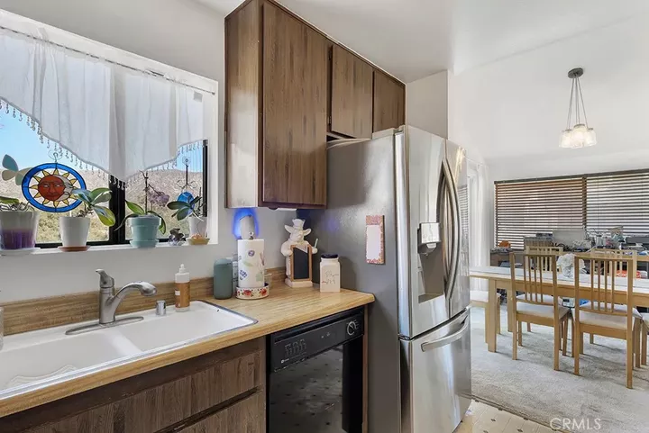 Property Photo:  10574 Sunland Boulevard 7  CA 91040 