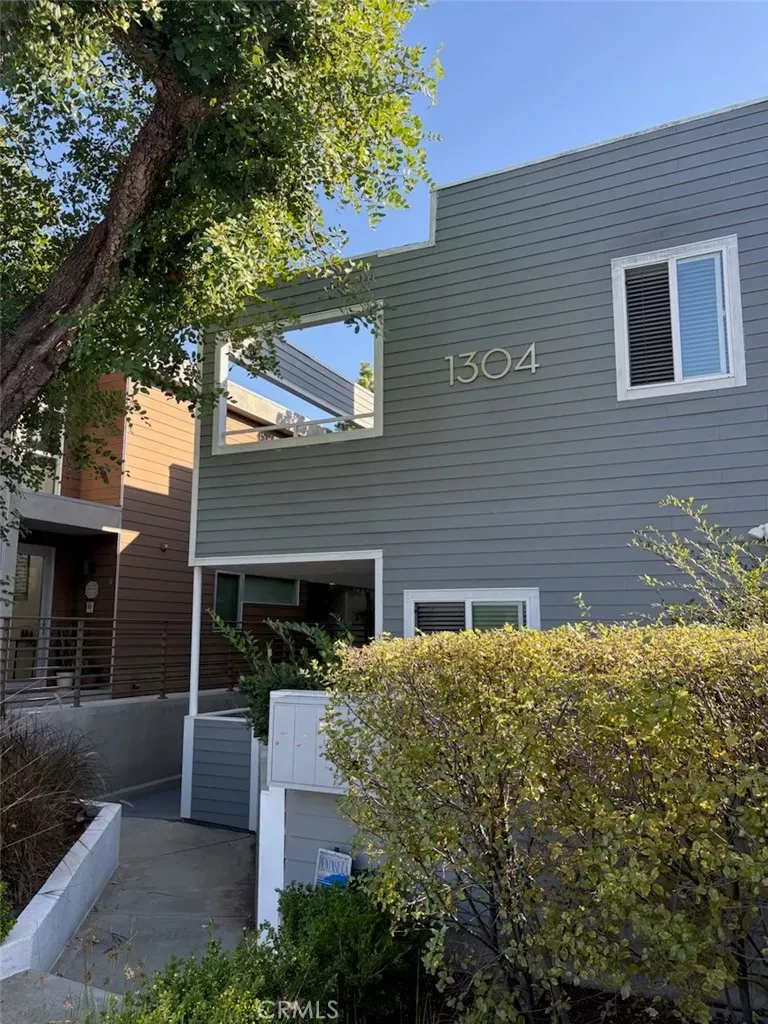 Property Photo:  1304 12th Street E  CA 90266 
