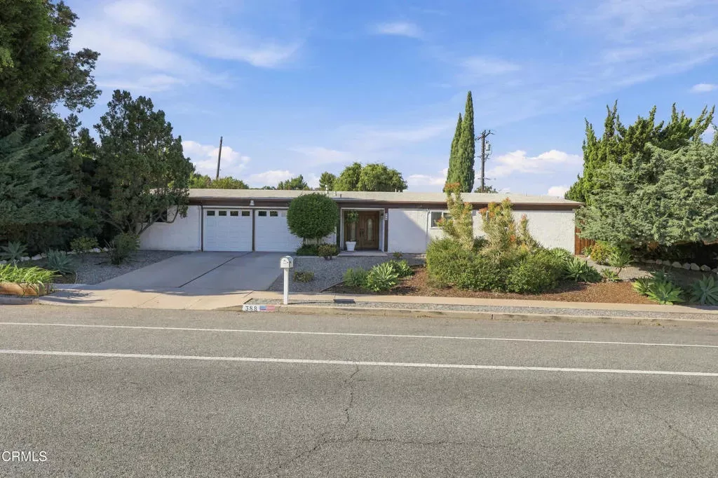 Property Photo:  388 E Gainsborough Road  CA 91360 