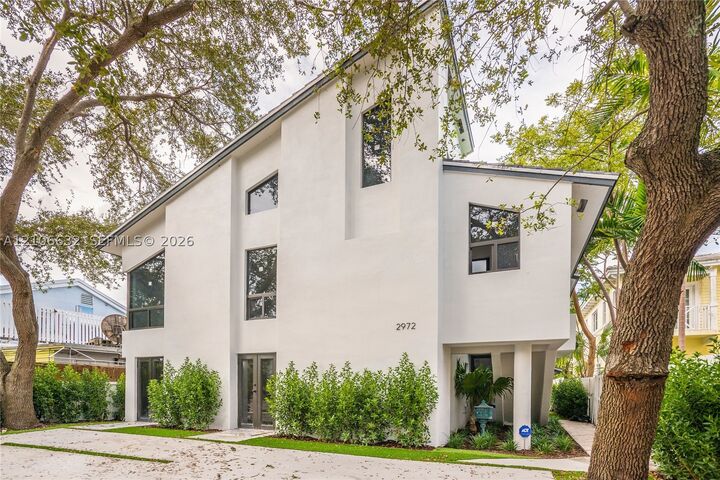 Property Photo:  2972 Bridgeport Ave 1  FL 33133 