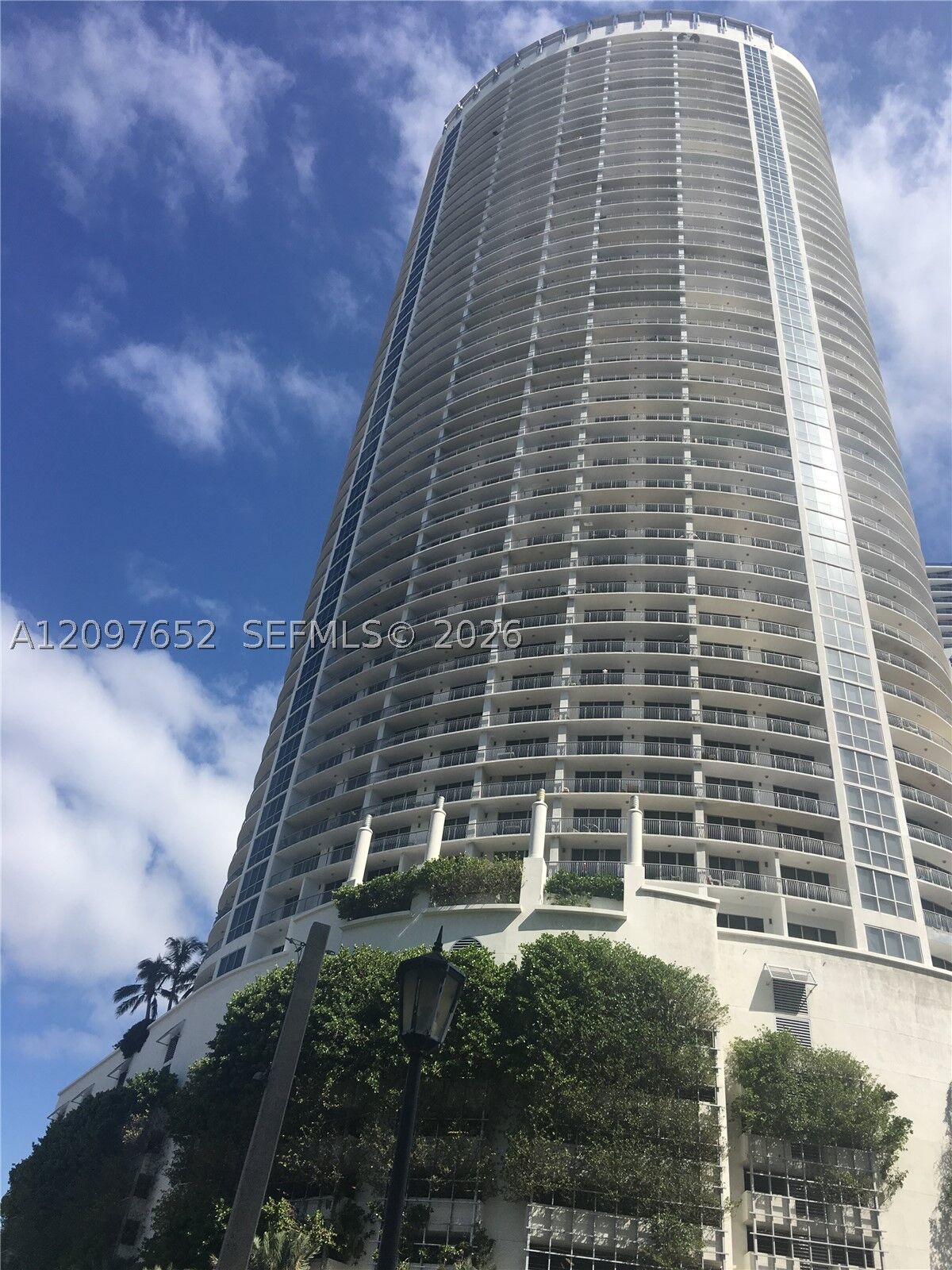 Property Photo:  1750 N Bayshore Dr 2408  FL 33132 