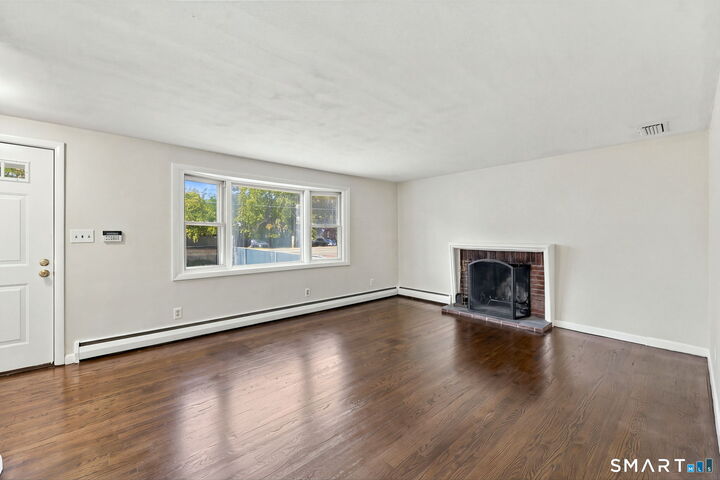 Property Photo:  1121 Tolland Street  CT 06108 