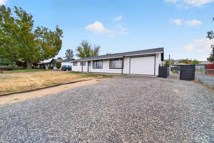 Property Photo:  1913 Elwood  WA 99350 