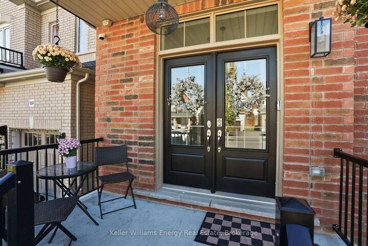 Photo de la propriété:  165 Douglas Kemp Crescent  ON L1C 7E4 