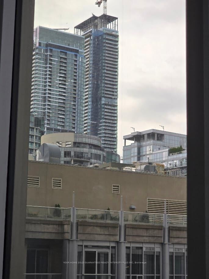 Property Photo: 35 Mercer Street W 811 ON M5V 1H2
