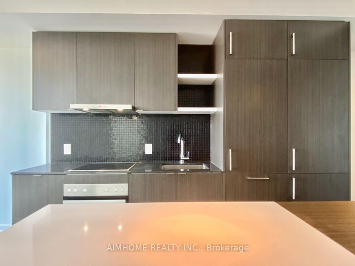 Property Photo:  100 Harbour Street 6705  ON M5J 0B5 