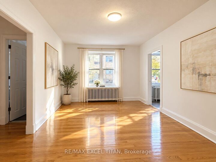 Property Photo:  1 Mallory Gardens 4  ON M4V 2A6 