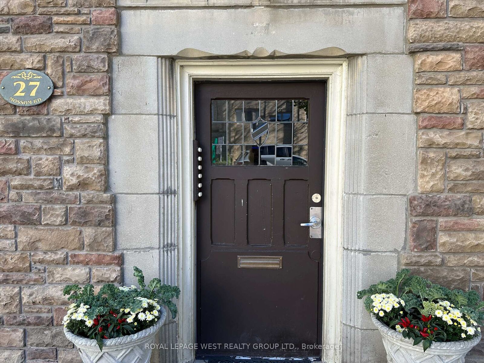 Property Photo:  27 Mossom Road W 1  ON M6S 1L9 