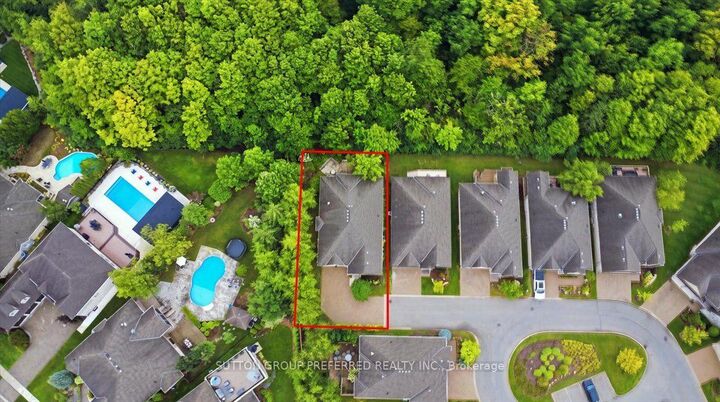 Property Photo:  725 Eagletrace Drive 63  ON N6G 0J7 