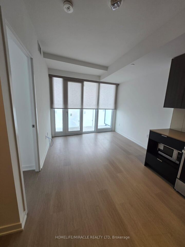 Property Photo: 3883 Quartz Road 5106 ON L5B 0M4