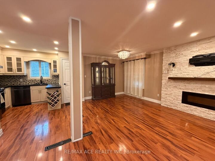 Property Photo:  48 Ronway Crescent Main  ON M1J 2S2 