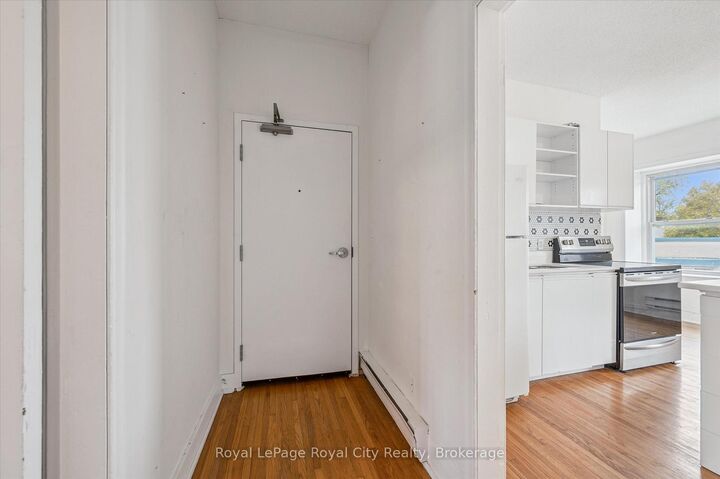 Property Photo:  129 Metcalfe Street A  ON N0B 1S0 