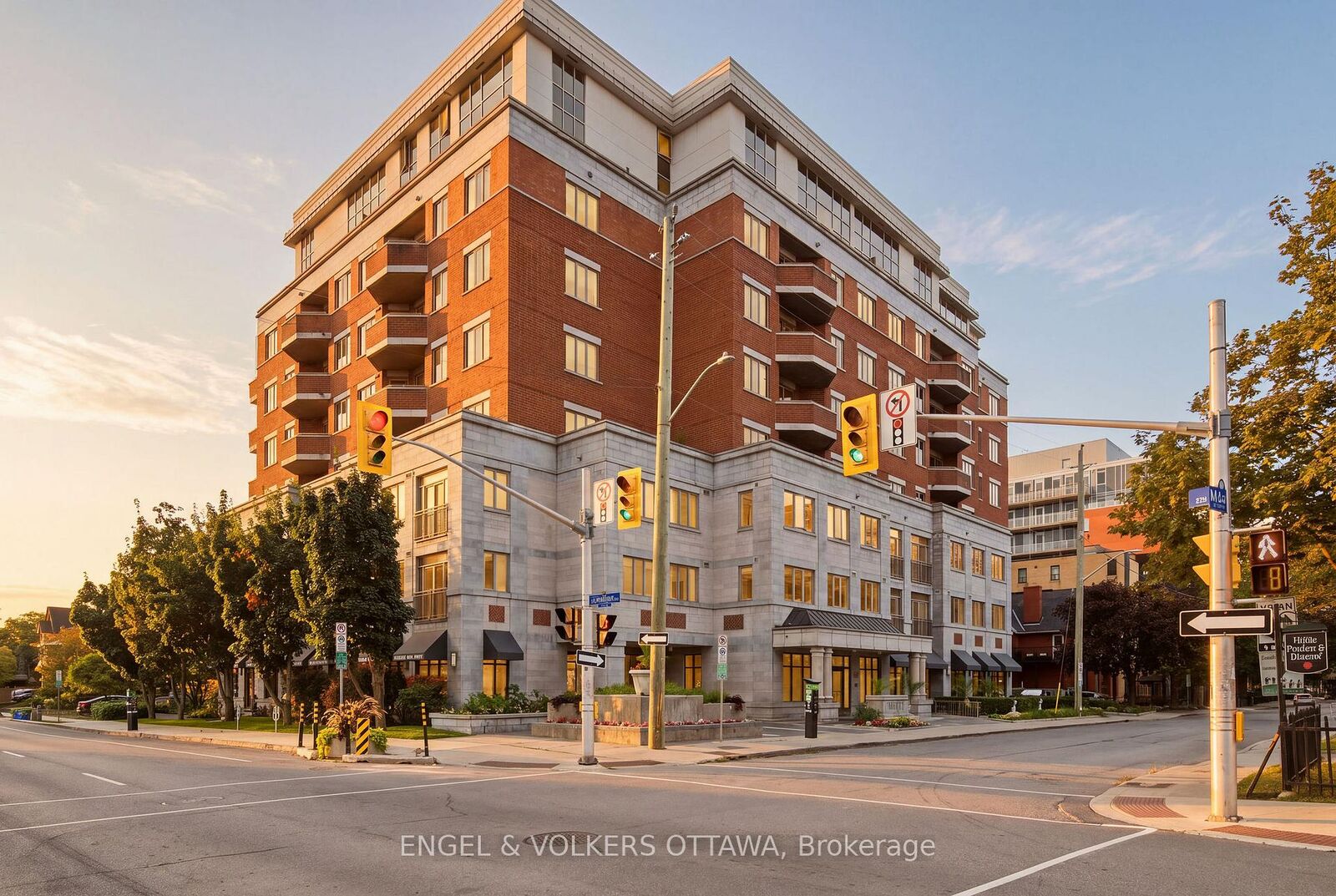 Property Photo:  320 McLeod Street 312  ON K2P 1A3 