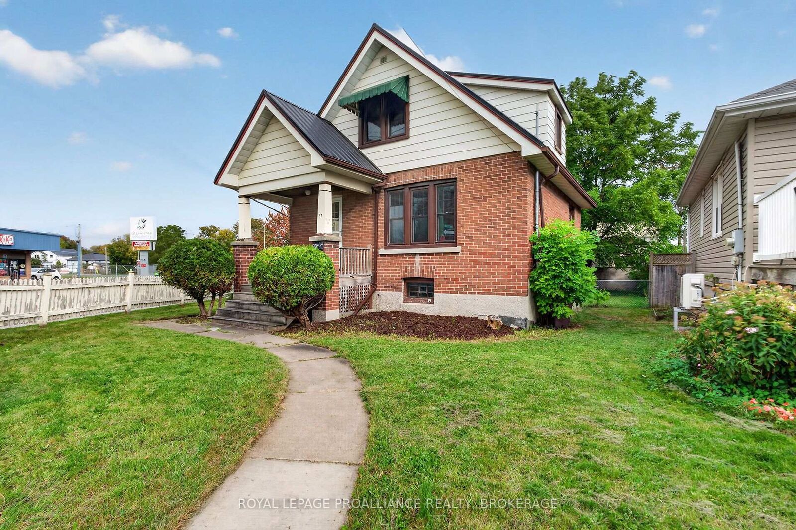 Property Photo:  27 Drayton Avenue  ON K7K 4X5 