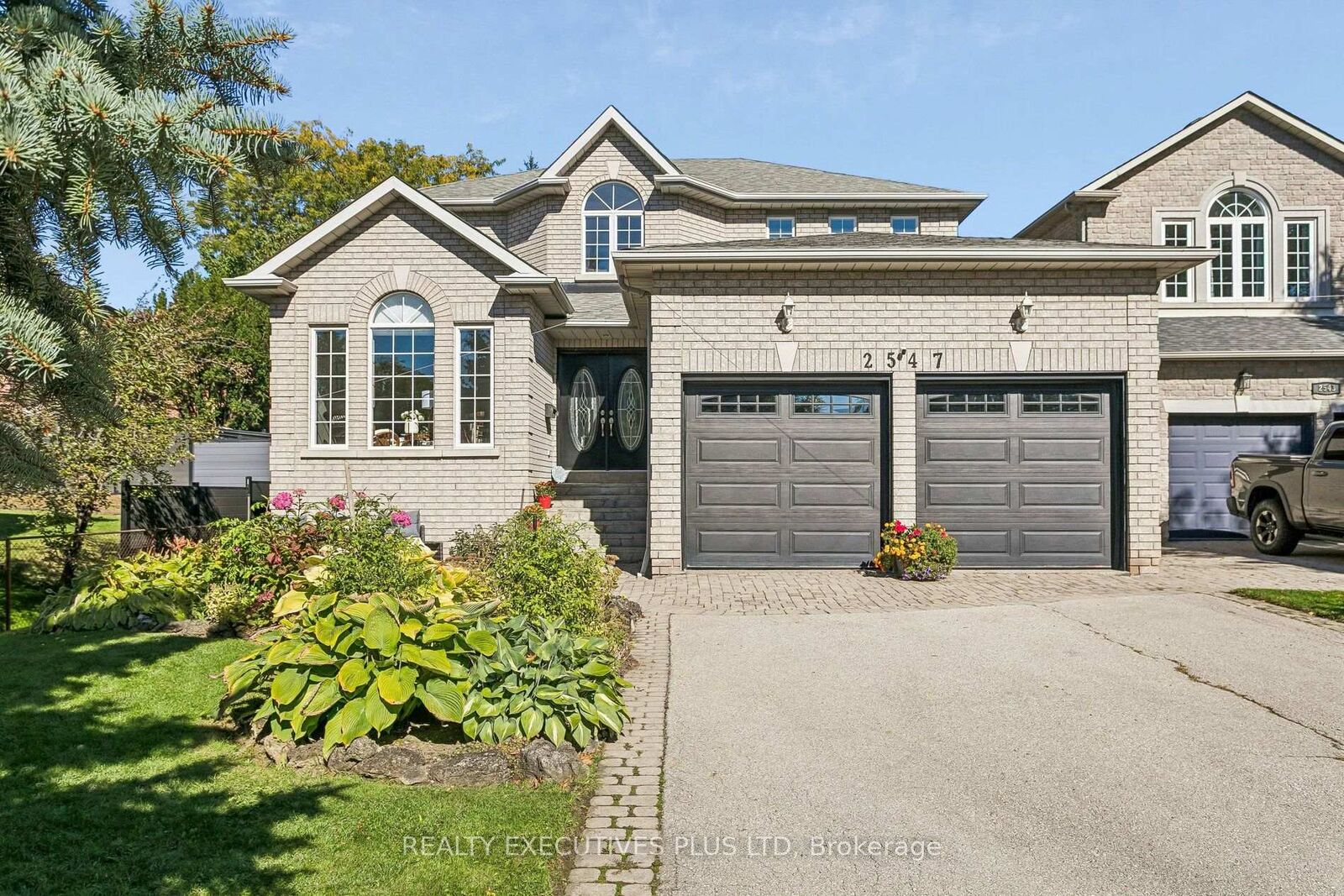 Property Photo:  2547 Morrison Avenue  ON L5C 3J6 