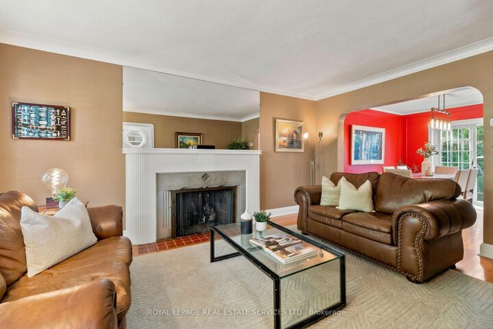 Property Photo:  64 Cliveden Avenue  ON M8Z 3N1 