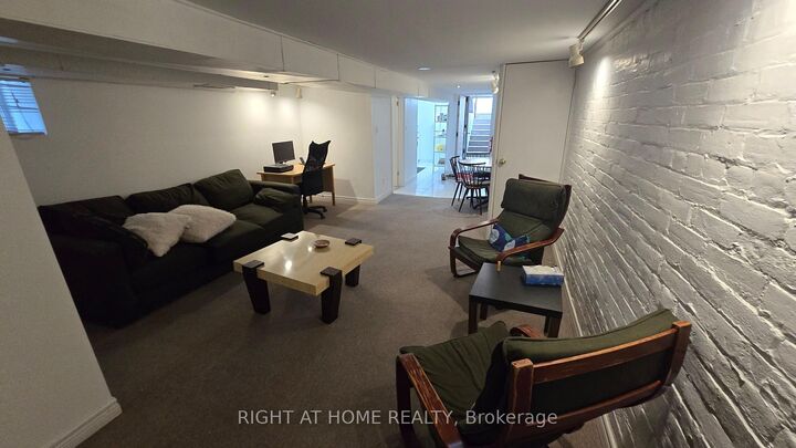 Property Photo:  261 Grace Street  ON M6G 3A7 