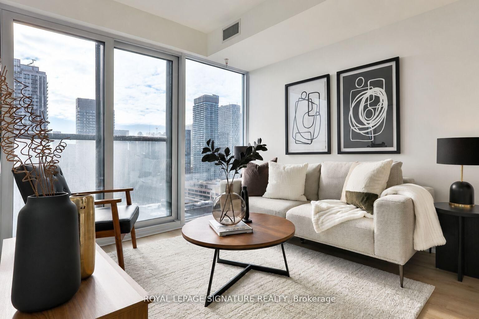 Property Photo:  319 Jarvis Street 2916  ON M5B 0C8 
