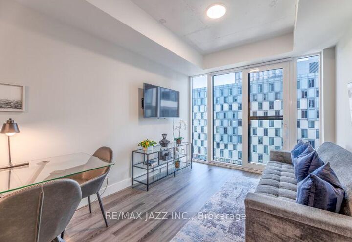 Property Photo: 80 Bond Street E 918 ON L1G 0E6