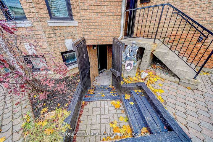Property Photo:  39A Lippincott Street E Lower  ON M9N 1B2 