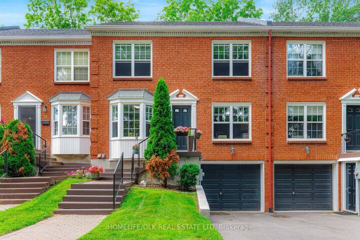 Property Photo:  18 Country Club Place  ON K6V 6T7 