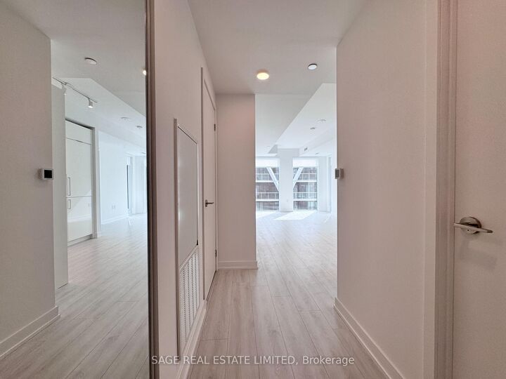 Property Photo:  238 Simcoe Street 3505  ON M5T 0E2 