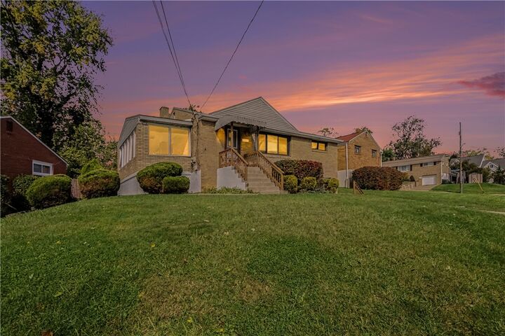 Property Photo:  2214 Old Oak Dr  PA 15220 