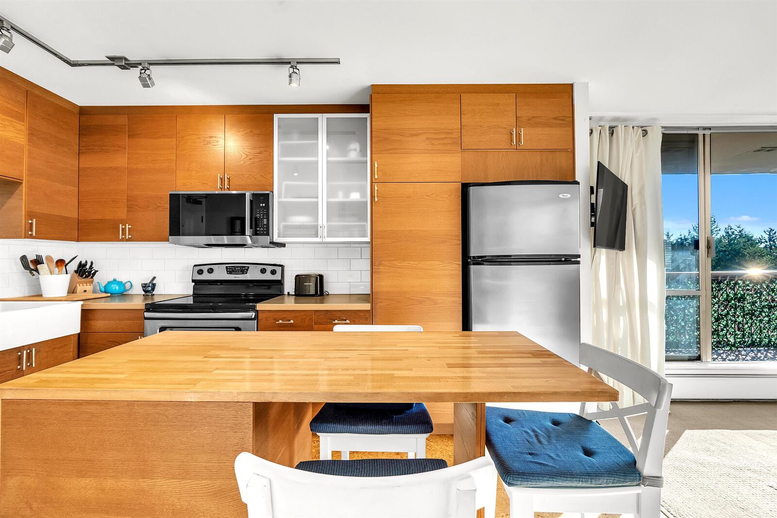 Property Photo:  2016 Fullerton Avenue 1010  BC V7P 3E6 