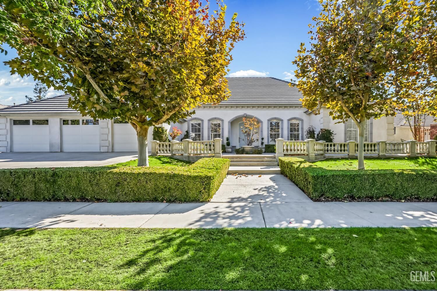 Property Photo: 1906 Heaton Street CA 93311