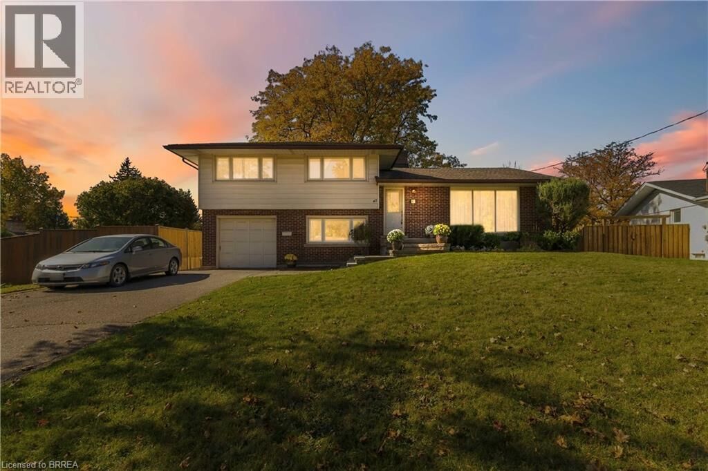 Property Photo: 47 Evergreen Crescent ON N2M 4J3