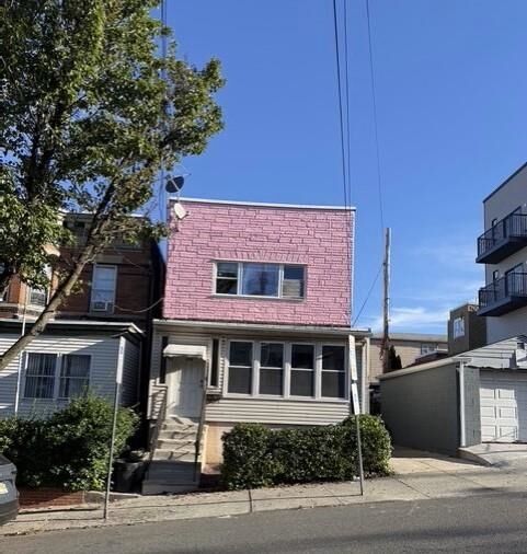 Property Photo:  276 North St 2  NJ 07307 