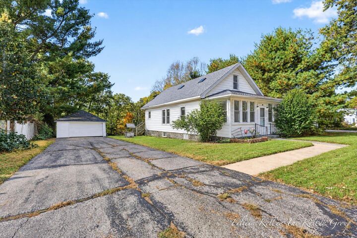 Property Photo:  1820 River Bluff Road  MI 49120 
