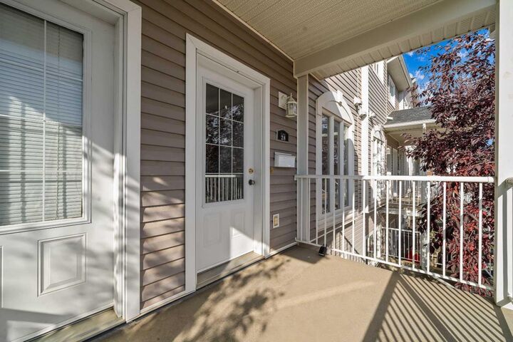 Property Photo:  28 Somerset Lane SE  AB T1B 0E5 