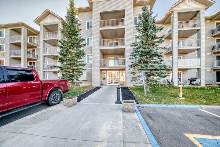 Property Photo:  604 8 Street SW 2311  AB T4B 2W4 