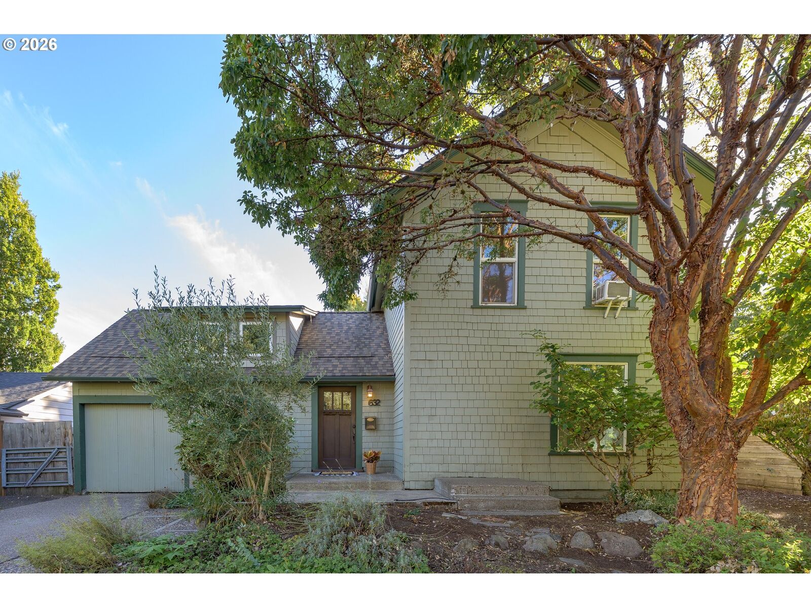 Property Photo:  632 NE 11th St  OR 97128 