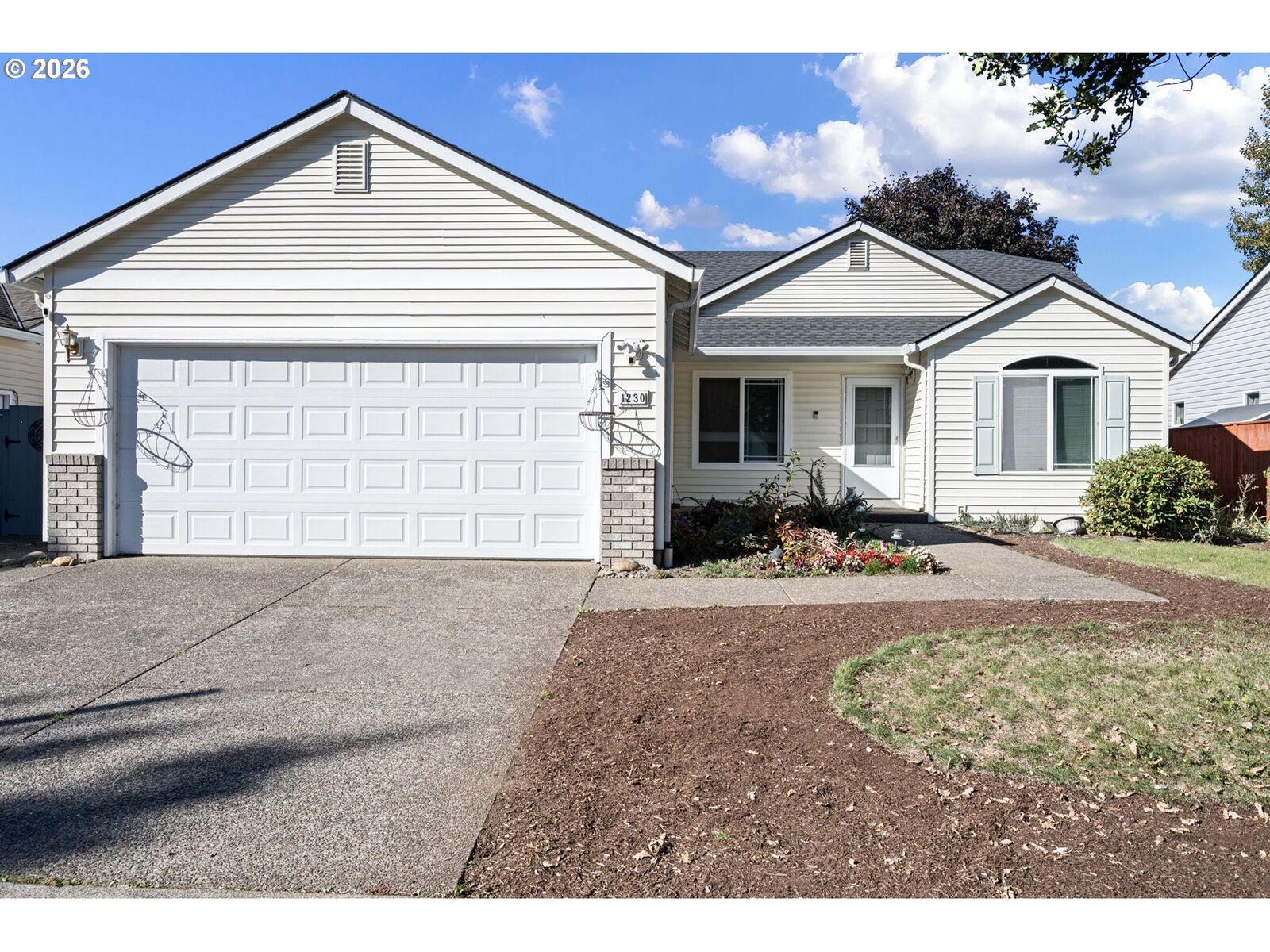 Property Photo:  1230 Rupp St  OR 97402 