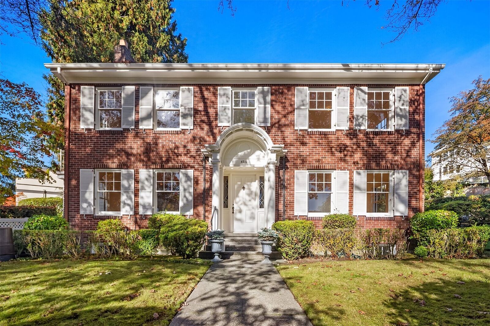 Property Photo:  4316 NE 33rd Street  WA 98105 