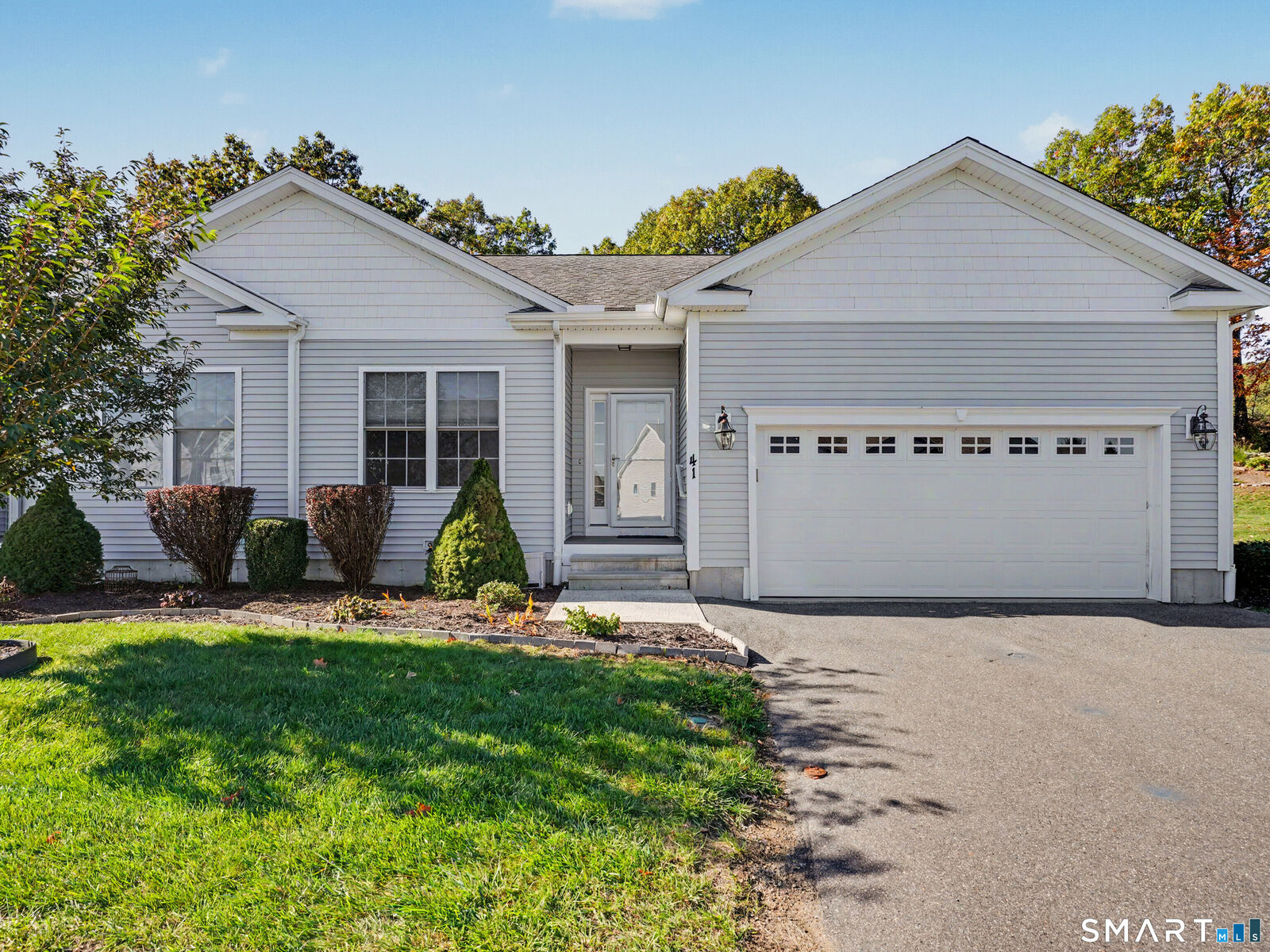 Property Photo: 41 Pondview Circle 41 CT 06403