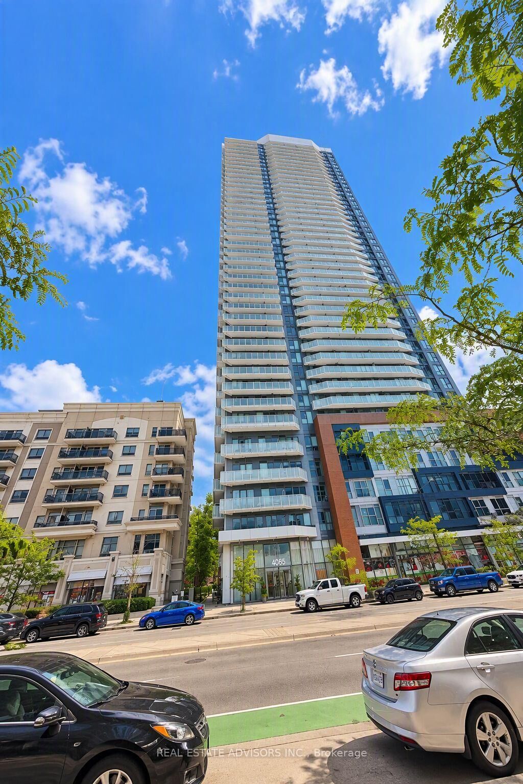 Property Photo:  4065 Confederation Parkway 1002  ON L5B 0L4 