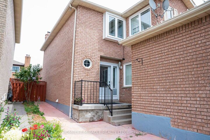 Property Photo:  52 Creditstone Road  ON L6Y 4G1 