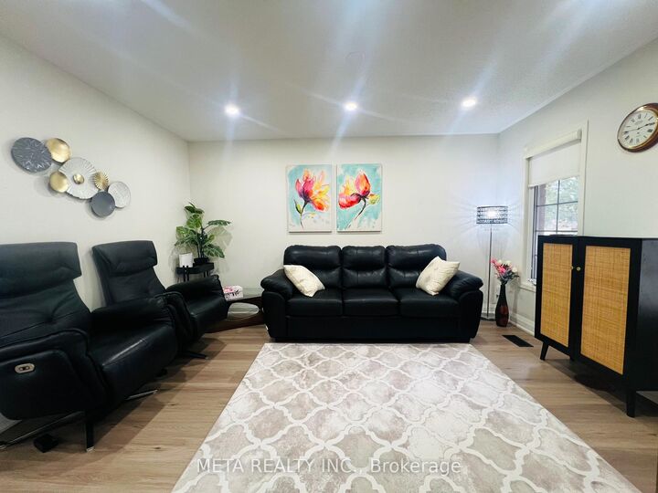 Property Photo:  39 Bayside Gate  ON L1N 9W5 